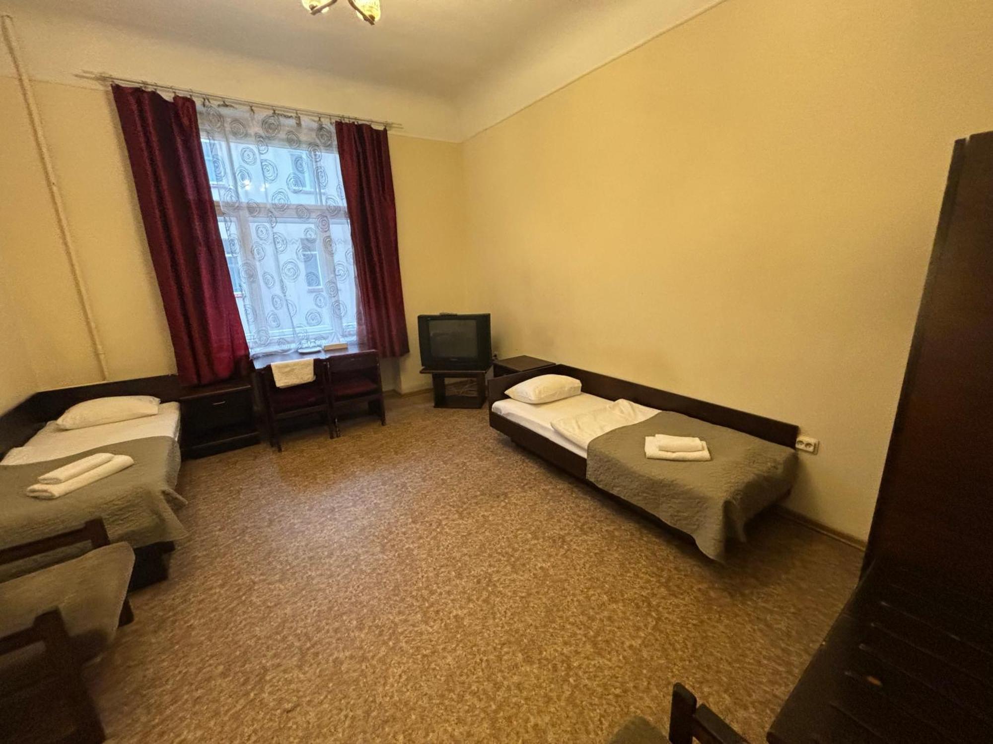 Hostel Viktorija With Private Rooms Riga Exterior photo